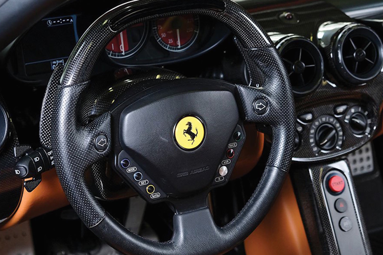 Ông từng chia sẻ: “Tôi muốn đi xa một chút trong mọi yếu tố để tạo ra một chiếc siêu xe ấn tượng với phần mũi thấp hình mũi tên của Enzo đã góp phần mang lại sự ổn định cho phần đầu xe, trong khi các cánh cửa càng tạo thêm vẻ hoành tráng cho chiếc siêu xe độc đáo này.”