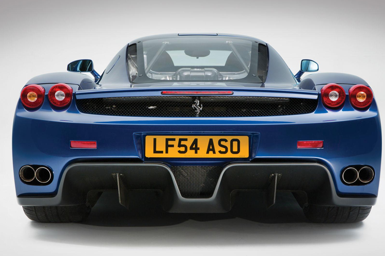 Khối động cơ này có dung tích 6,0 lít và sản sinh ra công suất 660 mã lực, từ đây biến chiếc xe trở thành trở thành động cơ hút khí tự nhiên mạnh nhất thế giới vào thời điểm đó. Chính từ đây, mẫu xe có khả năng đạt tốc độ tối đa 350 km/h và thời gian tăng tốc từ 0 lên 100 km/h trong 3,65 giây.