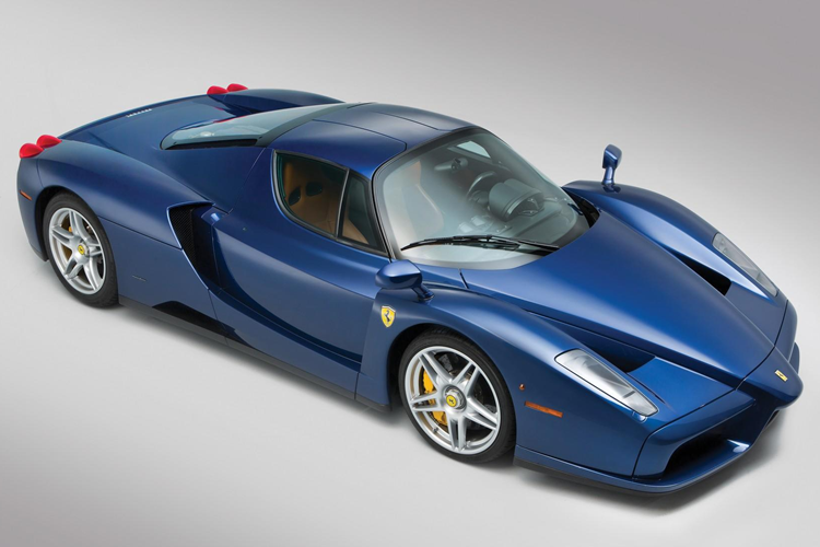 Quy ước đặt tên của hãng siêu xe Ferrari có thể hơi phức tạp khi một số phiên bản thì lấy công suất chia cho 10, hay đối với F355 thì lại đặt tên theo hướng hai chữ số đầu đề cập đến động cơ, chữ số cuối cùng là số van trên mỗi xi-lanh.