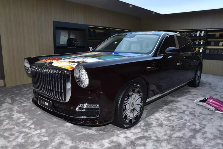 Vào ngày 12/6/2024 vừa qua, Hongqi đã ra mắt thương hiệu mới Hongqi Golden Sunflower, và nhân dịp này, họ đã chính thức trình làng chiếc sedan hạng sang Hồng Kỳ Guoli 2024 mới. Sản phẩm này thuộc phân khúc cao cấp, và nghe đến giá bán sẽ khiến bạn giật mình.