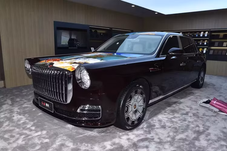 Vào ngày 12/6/2024 vừa qua, Hongqi đã ra mắt thương hiệu mới Hongqi Golden Sunflower, và nhân dịp này, họ đã chính thức trình làng chiếc sedan hạng sang Hồng Kỳ Guoli 2024 mới. Sản phẩm này thuộc phân khúc cao cấp, và nghe đến giá bán sẽ khiến bạn giật mình.