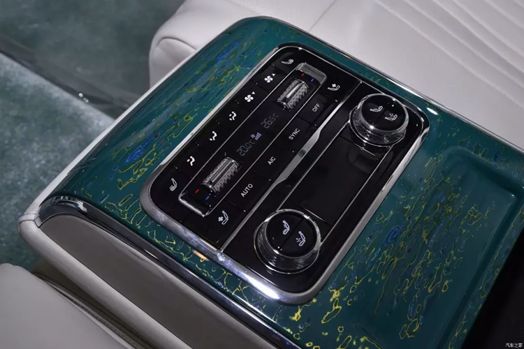 Hồng Kỳ Guoli có kích thước bao gồm chiều dài, chiều rộng và chiều cao lần lượt sẽ là 5.980 mm x 2.090 mm x 1.710 mm, chiều dài cơ sở 3.730 mm và trọng lượng 3150 kg, được định vị là một chiếc sedan cỡ lớn. So với Hongqi L5 Zhizun Edition 2014, chiều dài xe tăng 425 mm và chiều dài cơ sở tăng 295 mm.