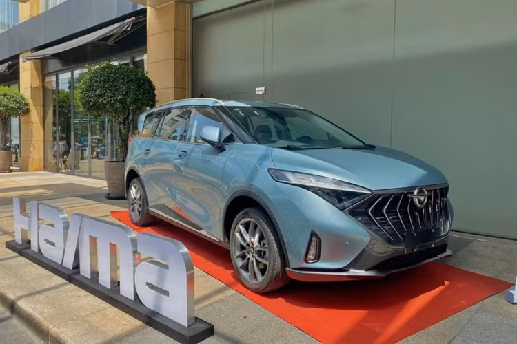 Không chỉ thế, Haima 7X của Trung Quốc tại Việt Nam còn được hỗ trợ 50% lệ phí trước bạ, tương đương với mức ưu đãi tiền mặt là 40 triệu đồng. Giá bản xăng sau ưu đãi giờ đây chỉ còn 725 triệu đồng. Trong khi đó, khách mua Haima 7X-E bản điện vẫn đang được hưởng chính sách ưu đãi 130 triệu đồng từ trước đó.