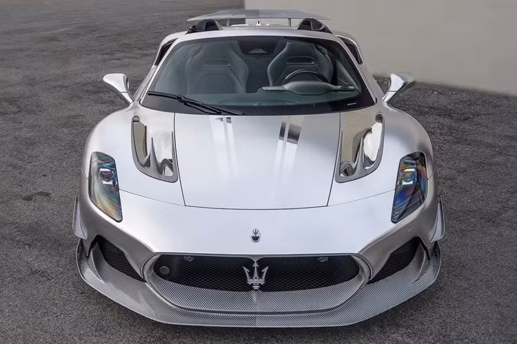 Aria là gói nâng cấp khí động học đặc biệt của 7Design dành cho siêu xe Maserati MC20 và MC20 Cielo. Phiên bản V2 được nâng cấp thêm cánh gió cỡ lớn và khe gió động cơ.