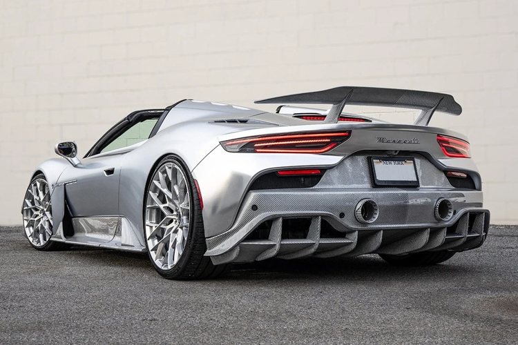 Tại Việt Nam, Maserati MC20 được phân phối chính hãng với giá từ 16 tỷ đồng. Điều này khiến một số chiếc MC20 thuộc thị trường thứ cấp phải giảm giá hàng tỷ đồng, từ hơn 20 tỷ xuống còn khoảng 17 tỷ đồng để tìm kiếm khách hàng.