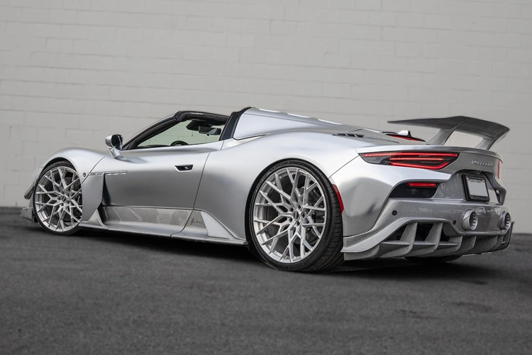 Mẫu siêu xe mui trần này có khả năng tăng tốc từ 0 lên 100 km/h chỉ trong 2,9 giây. Vận tốc tối đa của MC20 Cielo có thể đạt mức hơn 320 km/h.