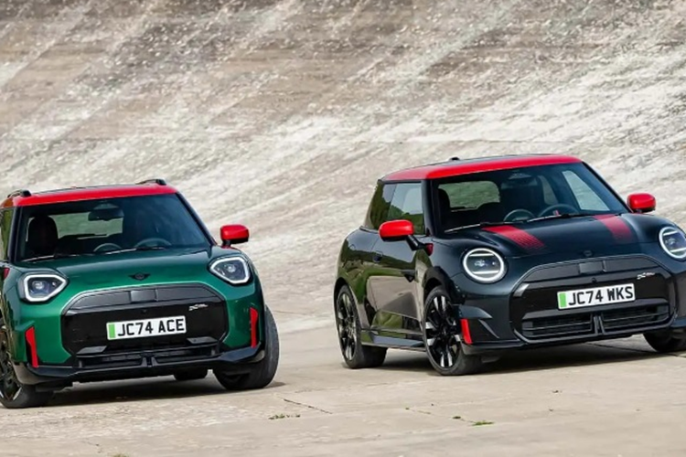 Trong đó, MINI John Cooper Works Electric chạy điện là mẫu hatchback 3 cửa, mẫu xe còn lại John Cooper Works Aceman là xe crossover 5 cửa cao to và thực dụng hơn. Cả hai đều được phát triển dựa trên mẫu Countryman John Cooper Works (JCW) động cơ xăng.