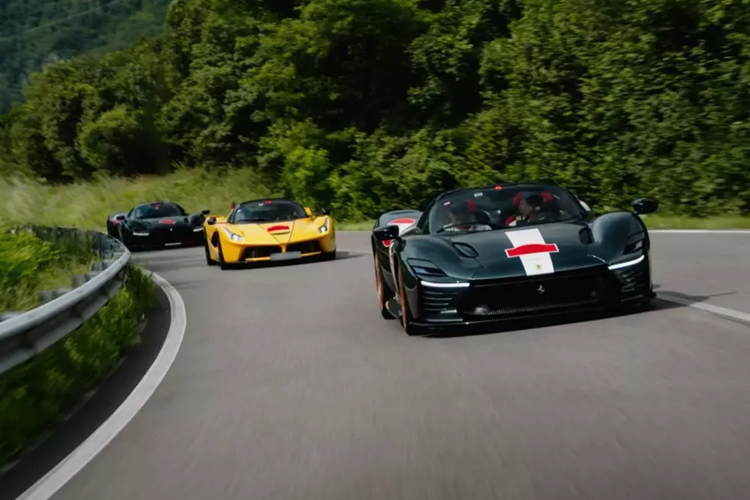 Và năm nay, hành trình siêu xe của các đại gia sở hữu Ferrari này đi qua các khung cảnh của Veneto, ngang qua Passo D’Aune, được biết đến với những con đường yên tĩnh và siêu đẹp.