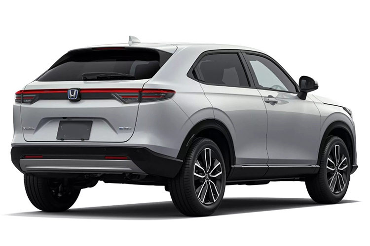 Tại thị trường Thái Lan, giá xe Honda HR-V 2025 bán ra với 3 phiên bản cùng giá bán quy đổi từ 677- 815 triệu đồng. Vào đầu tháng 7, Honda Việt Nam đã đăng ký bảo hộ kiểu dáng công nghiệp cho một số chi tiết mới trên ô tô, bao gồm cản trước, mặt lưới tản nhiệt và một phần đèn hậu.