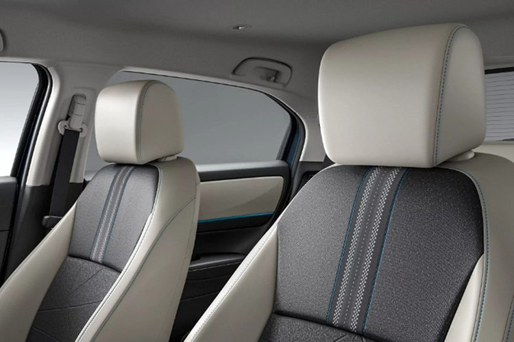 Xe vẫn được trang bị cụm đồng hồ kỹ thuật số 7 inch cùng màn hình cảm ứng giải trí 8 inch Advanced Touch mới hỗ trợ Apple CarPlay/Android Auto không dây.