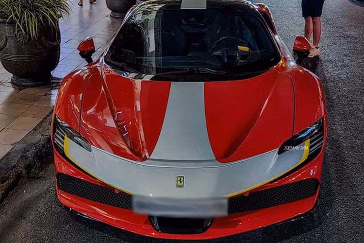 Như vậy, cả 3 chiếc siêu xe Ferrari SF90 Stradale được nhập khẩu không chính hãng đều ra biển số NG, còn 1 xe khác được đồn đoán có thể ra biển trắng, nhưng gần 4 năm qua, xe chưa tìm thấy chủ nhân, nên chưa được đăng ký. Bên cạnh đó còn có 2 chiếc Ferrari SF90 Stradale khác đã ra biển trắng.