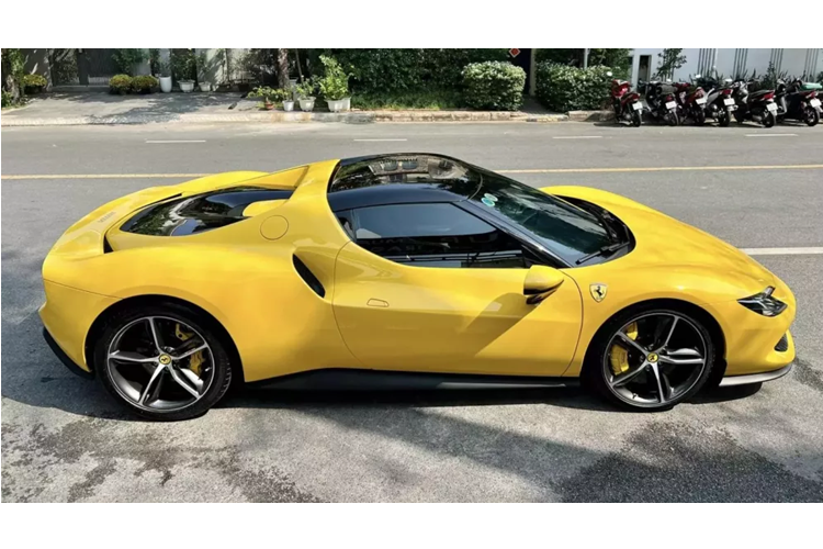 Thông số của mô-men xoắn cực đại do động cơ đốt trong và điện mang đến cho 296 GTB lần lượt là 425 Nm và 315 Nm. Hệ truyền động plug-in hybrid sẽ mang đến cho siêu xe Ferrari 296 GTB sẽ là 818 mã lực và mô-men xoắn cực đại là 740 Nm.