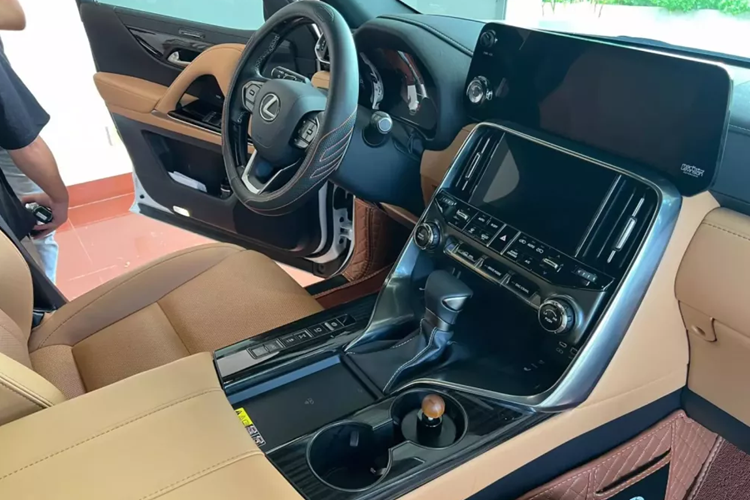 Còn về Lexus LX600 Urban 2024 hiện được đại lý công bố giá từ 8,5 tỷ đồng cho xe mới, chưa bao gồm phí lăn bánh, vì thế, 1 chiếc xe đã qua sử dụng chạy 3.800 km được rao bán gần 9 tỷ đồng, nhưng đã bay trong 1 nốt nhạc, khiến không ít người bất ngờ.