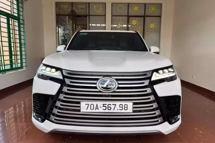 Thông tin về việc 1 chiếc xe SUV hạng sang Lexus LX600 đời 2024, bản Urban chính là 7 chỗ ngồi, được rao bán chớp nhoáng đã có người mua lại, nhanh chóng nhận được sự quan tâm của cộng đồng mạng. 