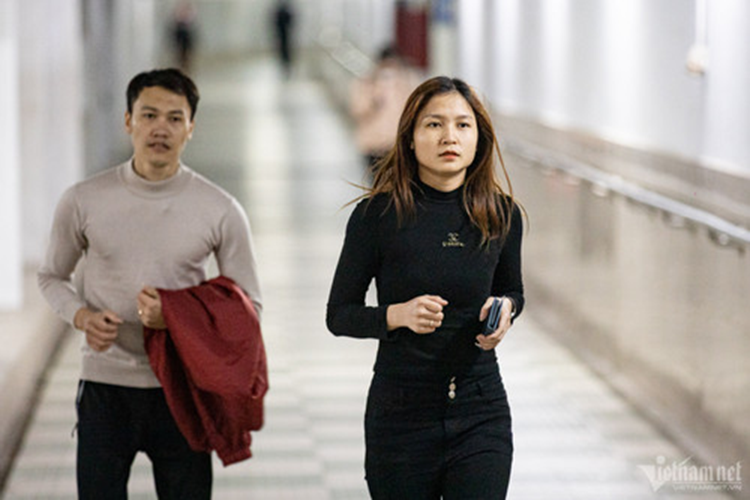 Bản thân tôi thường ra công viên chạy bộ, mỗi tuần 3 buổi tập. Những ngày này rét quá, tôi chọn cách xuống đây bởi dưới này nhiệt độ không quá lạnh và tránh được gió", anh Kiệm chia sẻ.