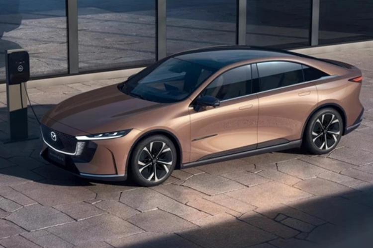 Ở thời điểm đó, hãng xe Nhật Bản chưa tiết lộ nhiều thông tin về Mazda EZ-6 2025 mới. Tuy nhiên, mới đây, cổng thông tin của Bộ Công nghiệp và Công nghệ thông tin Trung Quốc đã hé lộ những dữ liệu mới nhất về mẫu sedan cỡ lớn này.