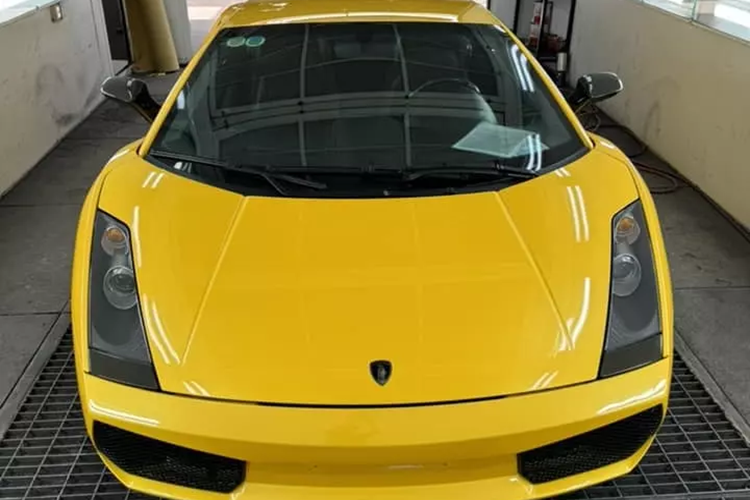 Trường hợp một siêu xe phải hạ máy, để sửa chữa tại Việt Nam không hiếm, nhưng để chia sẻ công khai việc hồi sinh Lamborghini Gallardo cho mọi người cùng xem thì không phải ai cũng dũng cảm.