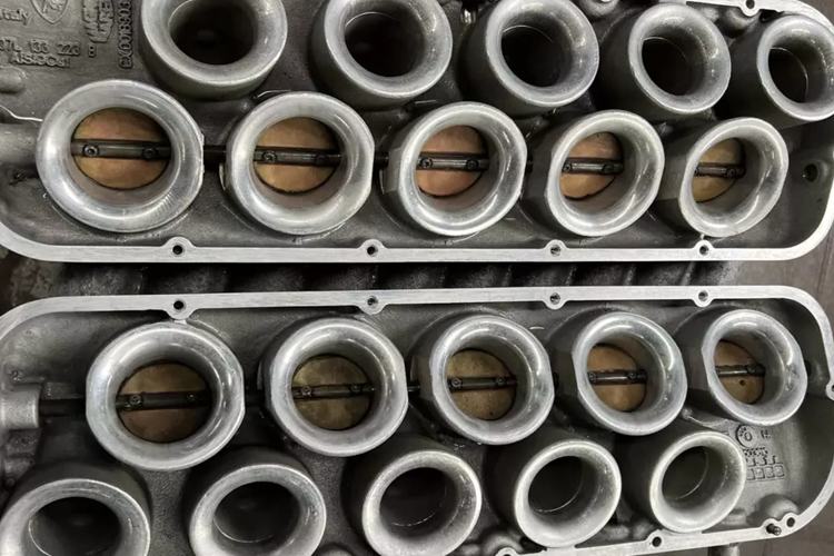 Và đến nay, những hình ảnh mới nhất về chiếc siêu xe Lamborghini Gallardo này sẽ khiến không ít người mê xe vui mừng, vì xe đã hoàn thành việc sửa chữa, và đang chuẩn bị công đoạn cuối cùng ở phòng sơn, trước khi được mang ra đường dạo phố.