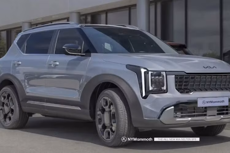 Thay đổi đáng kể nhất chính là hệ thống đèn LED mới và cụm lưới tản nhiệt được thiết kế lại nhìn vuông vức và khỏe khoắn hơn. Theo nhiều đồn đoán, Kia Seltos 2025 mới sẽ được bổ sung thêm phiên bản hybrid và cắt bỏ động cơ dầu, bởi phần lớn doanh số bán xe hiện tại đều từ động cơ xăng.