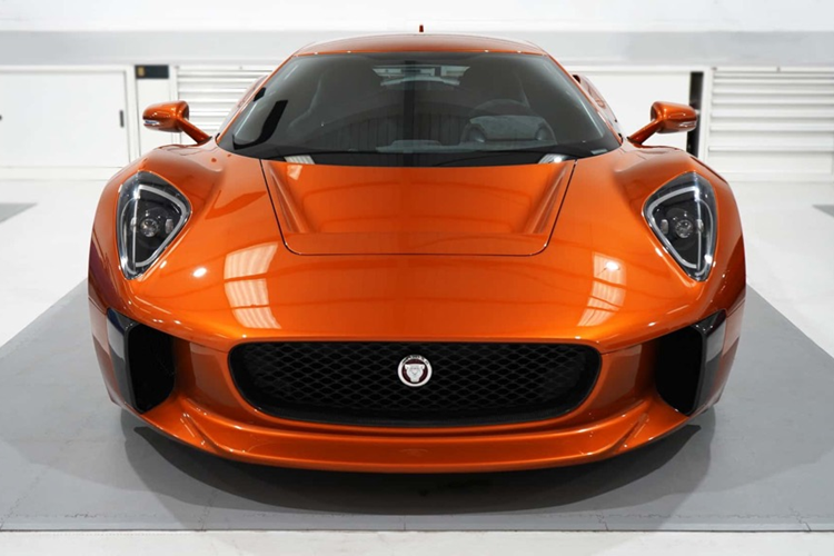 Dù không phải xe thương mại nhưng siêu phẩm Jaguar C-X75 vẫn thu hút sự quan tâm của nhiều nhà sưu tập và vào tháng 11/2019 chiếc xe có số khung #001 đã được lên sàn đấu giá. Mới đây, công ty Callum của nhà thiết kế Ian Callum sẽ biến đổi 1 trong số 4 xe Jaguar C-X75 trở thành siêu xe thương mại, đáp ứng các điều kiện để lưu thông trên đường.