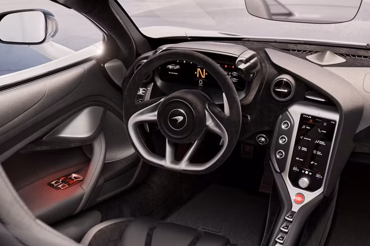 Việc McLaren 750S Spider về garage của tay chơi này sẽ có ý nghĩa rất lớn. Ở sức mạnh, McLaren 750S Spider vẫn sử dụng động cơ là loại M840T V8, dung tích 4.0 lít, tăng áp kép của 765LT Spider nhưng có 1 số điều chỉnh khiến công suất xe chỉ 750 PS, thấp hơn 15 ps nhưng mạnh hơn 30 ps so với 720S Spider, mô-men xoắn 590 Nm.