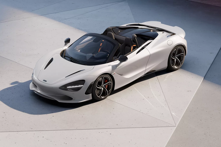 McLaren công bố giá bán của xe 750S Spider từ 325.000 đô la (tương đương 7,6 tỷ đồng) và về Việt Nam giá lăn bánh của xe có thể hơn 25 tỷ đồng. Hiện Hoàng Kim Khánh chỉ mới sở hữu 1 chiếc siêu xe mui trần đó là Ferrari 488 Pista Spider, và còn 2 mẫu xe thể thao khác với mui xe có thể đóng hoặc mở ra là Morgan Plus Six và BMW 428i.