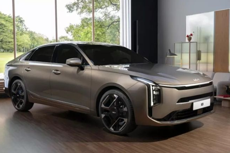 Trong khi K8 phiên bản tiền nhiệm có thiết kế mềm mại, thanh thoát và sang trọng, lấy cảm hứng từ Genesis thì bước sang phiên bản mới, mẫu sedan này lại được lột xác hoàn toàn.