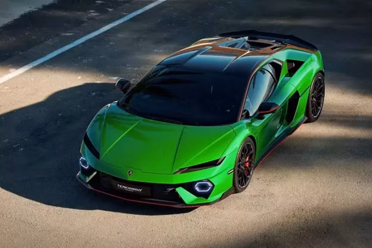  Lamborghini Temerario 2025 mới sẽ là mẫu siêu xe tiếp nối thành công vang đội mà Huracan để lại, nó cũng mang đến một động cơ hoàn toàn mới, một hệ thống hybrid, và công suất cũng như hiệu suất lớn hơn đáng kể trước các tiền bối rất nhiều.