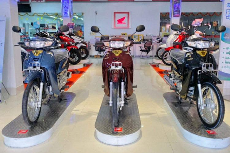 Đáng chú ý, Honda Dream 125 thế hệ cũ đang được các đại lý tư nhân tại Việt Nam phân phối với mức giá lên tới hơn 100 triệu đồng. Như vậy, giá xe Dream mới tại Campuchia dễ tiếp cận hơn rất nhiều.