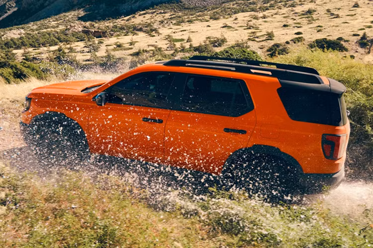 Honda cũng đã mở rộng danh mục phụ kiện của mình với các trang bị như tấm ốp gầm, giá nóc và tấm chắn bùn bằng nhôm hay bàn dã ngoại có thể gập lại. Biến thể TrailSport lần đầu tiên được giới thiệu vào năm 2022, với nỗ lực ban đầu mang đến cho Passport một diện mạo mới với lớp ốp nhựa bổ sung, màu sắc độc đáo, lốp xe đa mùa và tấm chắn trượt giả.