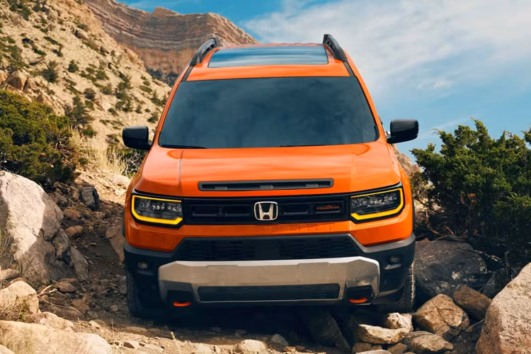 Khác với thế hệ trước, mẫu xe SUV Honda Passport 2026 sở hữu diện mạo có thiết kế góc cạnh và sắc sảo hơn. Phần cản trước của xe có thiết kế gợi nhớ đến Honda Crossroad.