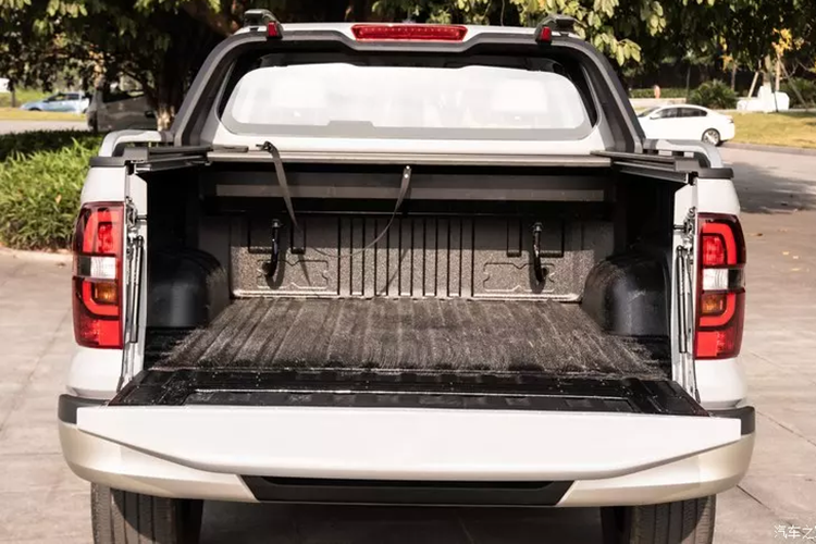 Mức giá xe Changan Hunter 2024 với 8 phiên bản để bạn lựa chọn khởi điểm từ 139.900 nhân dân tệ (19.450 USD), tương đương 456 triệu đồng và lên tới 216.900 nhân dân tệ (31.150 USD), khoảng 708 triệu đồng.