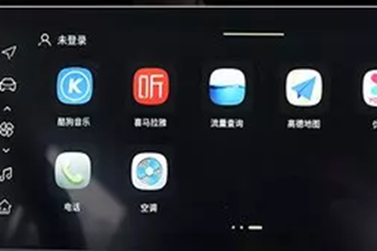 Về không gian ngồi, người trải nghiệm có chiều cao 1,8 m vẫn có một khoảng cách nhất định sau khi điều chỉnh tư thế lái ở hàng ghế trước và sau, người lớn có chiều cao trung bình không cần lo lắng vì sàn xe có độ phồng nhất định giữa hàng ghế sau khi đã chất đầy đồ thì tốt, không gian theo chiều dọc không hề nhỏ, giúp hành khách có phạm vi di chuyển nhất định.