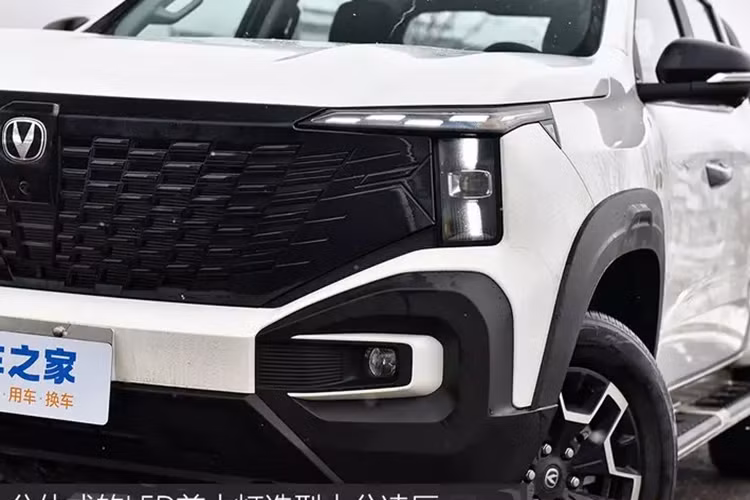 Về kích thước thân xe, xe mới có hai bản: tiêu chuẩn và kéo dài. Chiều dài/rộng/cao của mẫu hộp tiêu chuẩn là 5380×1930×1885mm, chiều dài cơ sở là 3180mm, kích thước xe bản dài là 5630×1930×1885mm, chiều dài cơ sở là 3430mm. Sự khác biệt về kích thước giữa các xe đều được thể hiện ở thùng chở hàng.