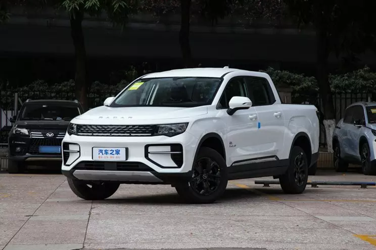 Cụ thể đó là giá cả, các mẫu xe điện thuần túy yêu cầu dung lượng pin lớn nên mức giá dao động từ 200.000 nhân dân tệ đến 300.000 nhân dân tệ, khoảng 653 triệu đến 980 triệu đồng là phổ biến. Radar RD6 giá thấp hơn một chút sử dụng thân chịu lực.