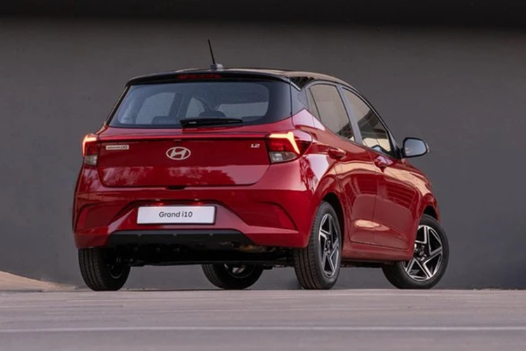 Trang bị vận hành của Hyundai Grand i10 2024 tại Việt Nam nhiều khả năng sẽ không có sự thay đổi. Tại Việt Nam, mẫu xe cỡ nhỏ này được lắp động cơ Kappa 1,2 lít công suất 83 mã lực và mô-men xoắn cực đại 114 Nm, hộp số tự động 4 cấp hoặc số sàn 5 cấp.