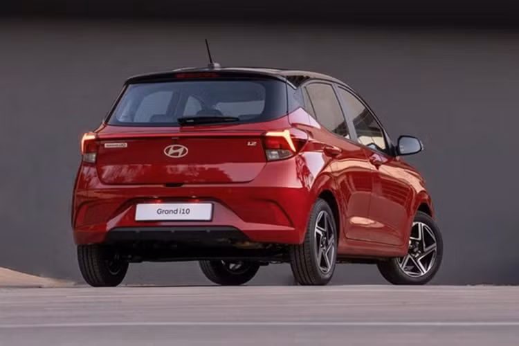 Trang bị vận hành của Hyundai Grand i10 2024 tại Việt Nam nhiều khả năng sẽ không có sự thay đổi. Tại Việt Nam, mẫu xe cỡ nhỏ này được lắp động cơ Kappa 1,2 lít công suất 83 mã lực và mô-men xoắn cực đại 114 Nm, hộp số tự động 4 cấp hoặc số sàn 5 cấp.