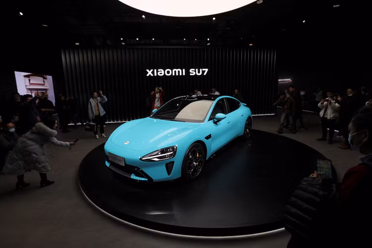 Trong năm 2025, doanh số của Xiaomi SU7 sẽ tiếp tục được đẩy mạnh khi hãng hoàn thành giai đoạn 2 của nhà máy. Bên cạnh đó, Xiaomi còn có kế hoạch ra mắt thêm hai mẫu xe nữa vào năm sau, gồm sedan điện thể thao SU7 Ultra và SUV điện Xiaomi YU7.