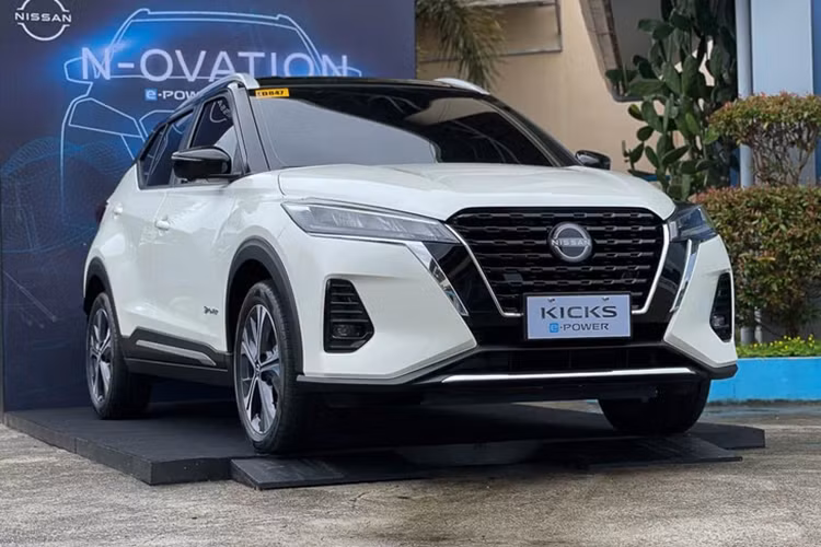 Chính vì thế, các luật sư của Nissan đã thuyết phục các cơ quan chức năng Philippines công nhận Nissan Kicks e-Power là xe thuần điện. Trên thực tế, Kicks e-Power có cả động cơ xăng và điện như HEV, nhưng động cơ tác động trực tiếp để Nissan Kicks di chuyển lại là mô tơ điện.