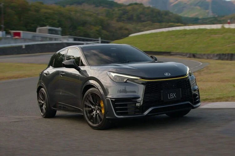 Được giới thiệu là “mẫu xe ý tưởng với các yếu tố xe cơ bản được cải tiến hơn nữa cho phép người lái tương tác với xe và theo đuổi niềm vui lái xe”, Lexus LBX Morizo RR Concept mới được trang bị động cơ xăng 3 xi-lanh tăng áp của công ty mẹ Toyota, G16E-GTS.