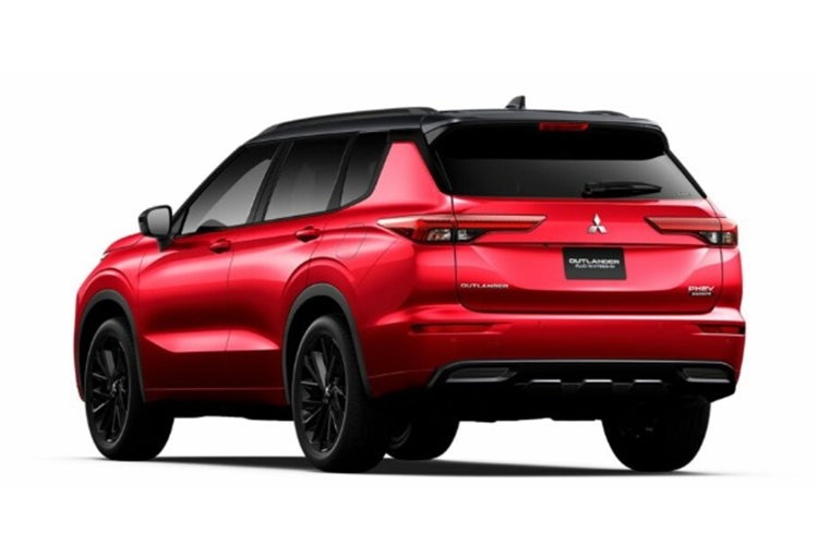 Cung cấp sức mạnh cho Mitsubishi Outlander GSR vẫn là hệ truyền động plug-in hybrid. Hệ thống này cho công suất 248 mã lực và mô-men xoắn cực đại 450 Nm từ động cơ 2.4L và hai động cơ điện. Xe được trang bị hệ thống Super-All-Wheel Control (S-AWC).