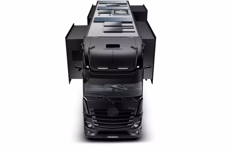 Đây là chiếc xe đầu tiên trong loạt xe cắm trại Brabus “Masterpiece” cỡ lớn được lên kế hoạch, được phát triển trong sự hợp tác của công ty STX Motorhomes của Bỉ. Về ngoại thất, chiếc xe trông giống như một khối hình chữ nhật màu đen lớn.