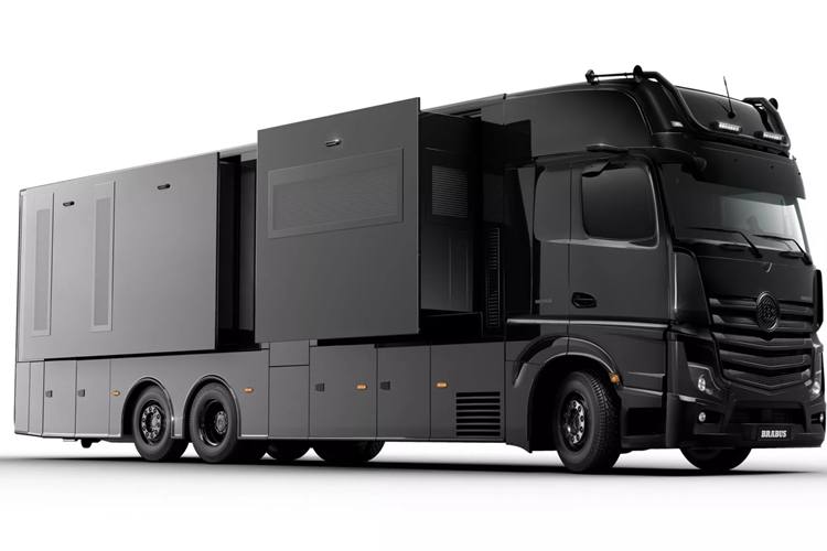 Nếu những chiếc xe thể thao, hiệu năng hầm hố của Brabus được nâng cấp hướng tới mặt vận hành thì mới đây, thương hiệu đã ra mắt một chiếc RV gọi là Big Boy 1200 hàng khủng. Đây là một chiếc xe cắm trại xa hoa và độc đáo được thiết kế lại làm căn hộ sang trọng.