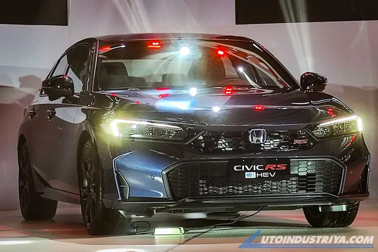 Theo đó, Honda Cars Philippines vừa giới thiệu mẫu Civic 2025 cùng với hệ truyền động hybrid mới. Bên cạnh hệ truyền động mới, Civic 2025 cũng nhận được một số cập nhật quan trọng về ngoại thất và nội thất để theo kịp các đối thủ cạnh tranh.