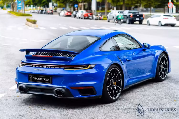 Các thông số này có thể thấy đã tăng thêm 60 mã lực cũng như 50 Nm so với Porsche 911 Turbo S 991 đã có 3 chiếc về nước theo diện chính hãng trước đó, và chúng đều thuộc sở hữu của ông Đặng Lê Nguyên Vũ, Chủ tịch Trung Nguyên.