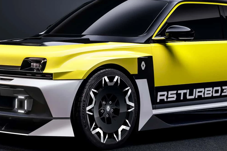 Mặc dù có sự tương đồng, nhưng R5 Turbo 3E không liên quan về mặt cơ học với Renault 5 tiêu chuẩn vì nó sử dụng khung gầm liền khối bằng carbon được thiết kế riêng, được cho là "vừa nhẹ vừa cực kỳ cứng".