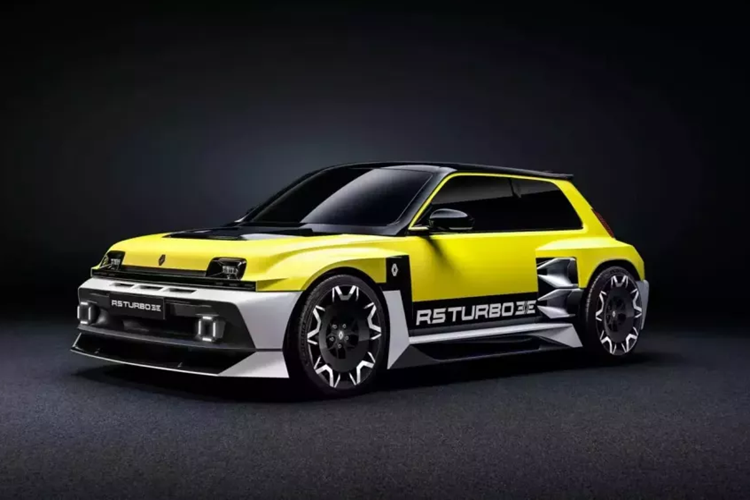 Ngoại thất đã phát triển so với xe concept, khi hãng thêm một nhà kính bóng bẩy hơn và khí động học được thiết kế lại. Các cản và váy bên nổi bật được hoàn thiện bằng màu trắng, tương phản với thân xe màu vàng và mái xe màu đen.