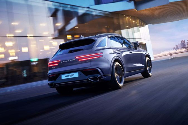 Biến thể Genesis GV70 Electrified thuần điện cũng sẽ nhận được các nâng cấp tương tự phiên bản động cơ đốt trong. Hãng cho biết xe sẽ có mặt tại Hàn Quốc vào tháng 5 trước khi bắt đầu mở bán toàn cầu.