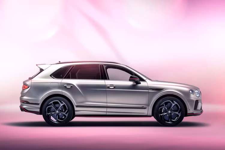 Đi kèm với gói nâng cấp ngoại thất Bentley Bentayga S Curated by Mulliner, thương hiệu cũng cho ra mắt thêm cả gói phối màu nội thất theo chủ đề nhằm đáp ứng nhu cầu ngày càng khắt khe của khách hàng về những mẫu xe cá nhân hóa.