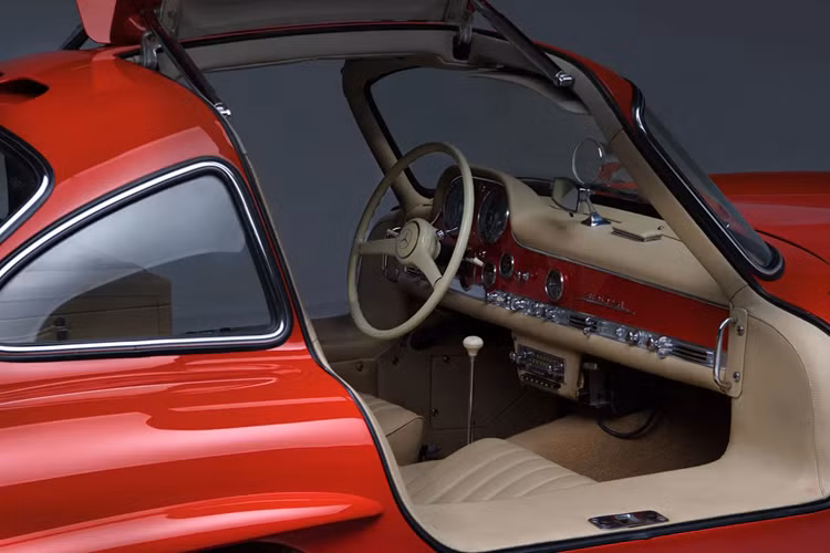 Sau khi được trưng bày tại Hội chợ thương mại Poznan, chiếc xe đã được chuyển đến Hoa Kỳ và trong suốt thời gian qua kể từ khi xuất xưởng, chiếc xe chỉ từng qua tay tổng cộng bốn chủ sở hữu. Người gần đây nhất đã lái chiếc xe trong suốt 25 năm.